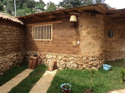 Hermosa Construcción Con Cimientos De Piedra Pisos De Ladrillo