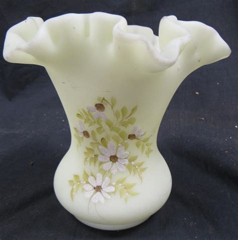 Fenton Art Glass Hand Painted White Daisies Uranium Custard