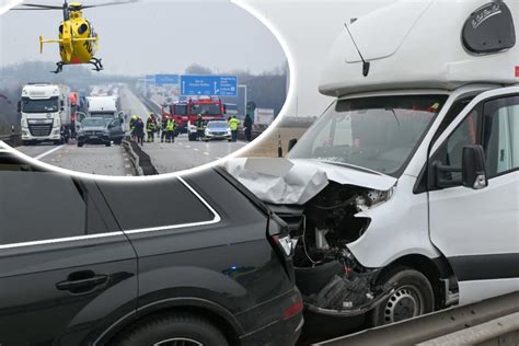 Langer Stau Nach Auffahrunfall Auf A Bei Leipzig Eine Person Verletzt