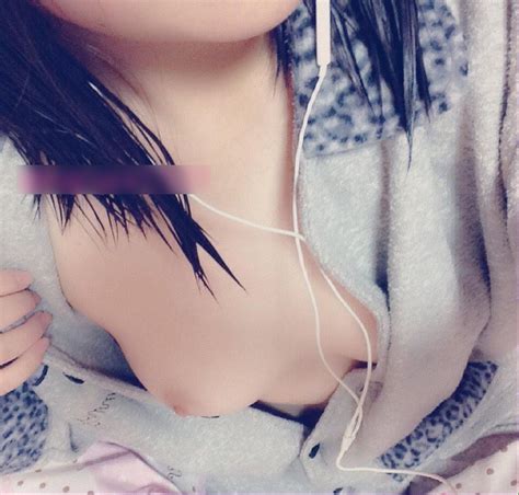 Twitter裏垢、現役jk18歳♀の柔らかそうなむっちり美乳全裸ヌード自撮り みんくちゃんねる