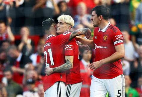 Hasil Liga Inggris Manchester United Sikat Wolves 2 0 Jauhi Kejaran