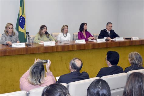 Deputadas Tentam Convencer Mulheres A Entrar Na Política E Fortalecer