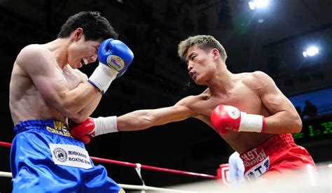 ＜全日本新人王決定戦＞ライト級決勝、2回、児島（右）に右ボディーを見舞う西畑（撮影・島崎忠彦） ― スポニチ Sponichi Annex 格闘技