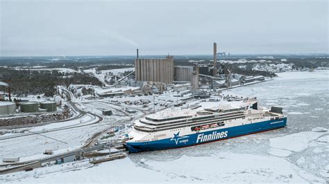 Kastejuhlat Ja Laivojen Kummit Finnlines