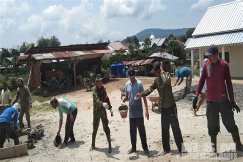 Babinsa Gotong Royong Membangun Masjid Di Kampung Pancasila Mahesa