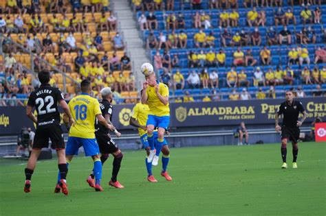 Fichajes La Condici N Para La Renovaci N De Jens Jonsson Con El C Diz Cf