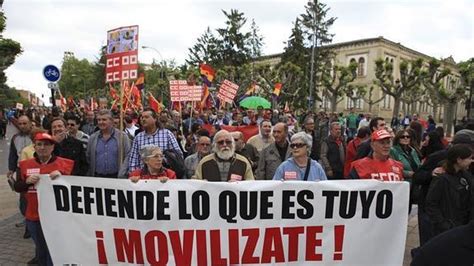 Dos Millares De Personas Reclaman En La Marcha Del Primero De Mayo El