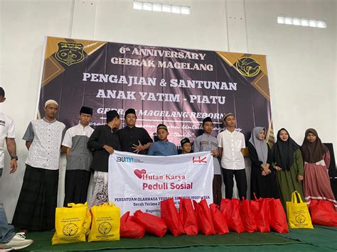 Hutama Karya Perbaiki Jalan Dan Salurkan Sembako Untuk Sejumlah Desa