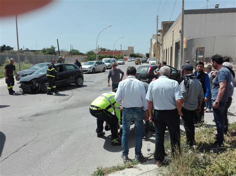 Marsala Incidente In Via Salemi Un Ferito Grave Le Immagini