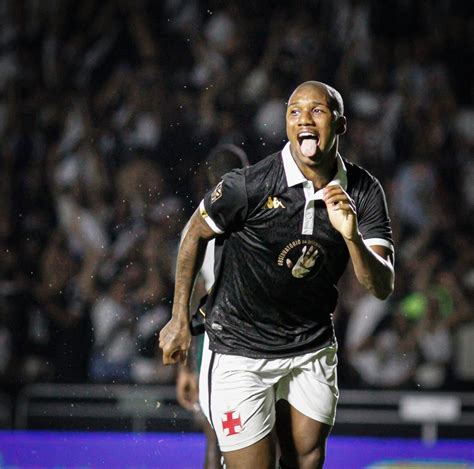 Tr S Jogadores Do Flamengo E Um Do Vasco Ramon Menezes Convoca