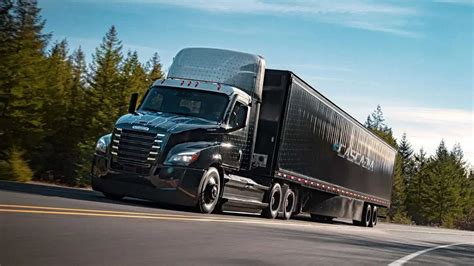 Freightliner Ecascadia Production Model Debuts With 230 Mile Range