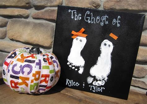 15 DIY Halloween Canvas Crafts