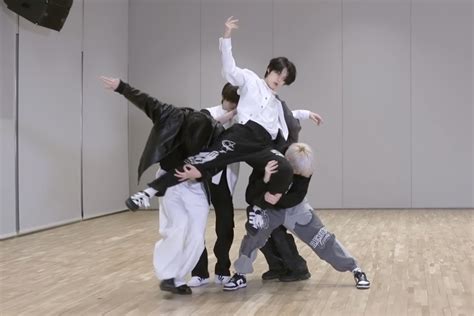 TXT Tampil Memukau Di Video Latihan Dance Untuk Devil By The Window