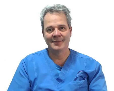 Dr Manuel Mosquera Arango especialista en Traumatología y Ortopedia