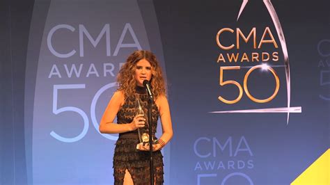 Maren Morris On Sharing Her Cma Award With Her Friends Youtube