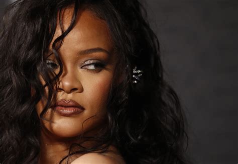 Rihanna Returns After 6 Years With New Single Lift Me Up Daily Sabah