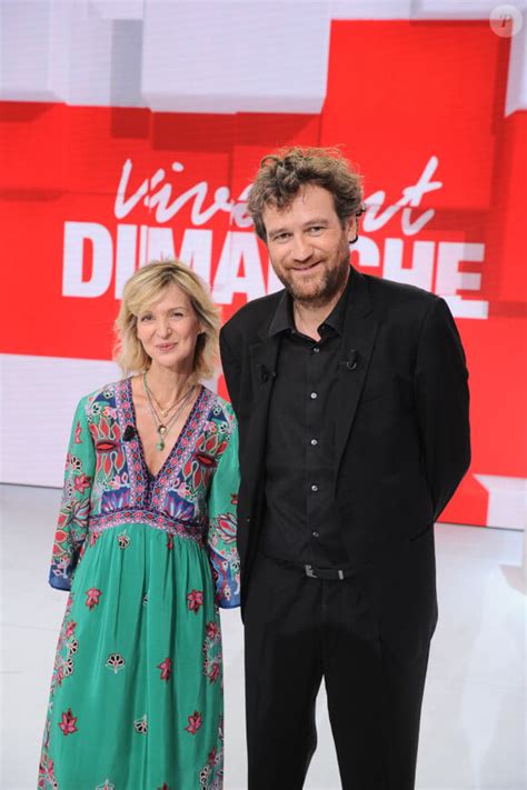 Vivement Dimanche Francis Perrin Avec Sa Femme Gersende Et Leur Fils