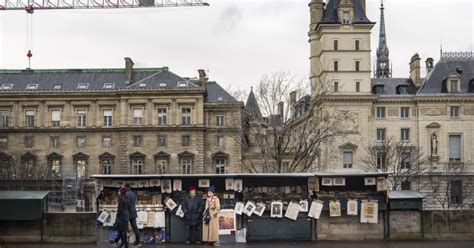 Paris 2024 Emmanuel Macron renonce au déplacement des bouquinistes