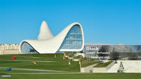 Heydar Aliyev Centro Edificio Con Auditorio Sala De La Galería Y Museo