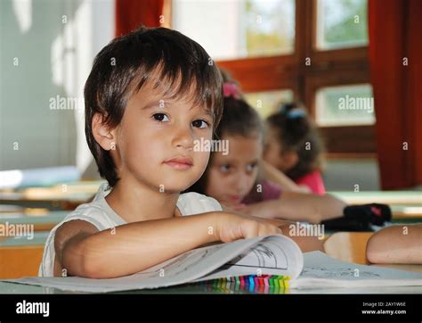 Pupil activities in the classroom at school Stock Photo - Alamy