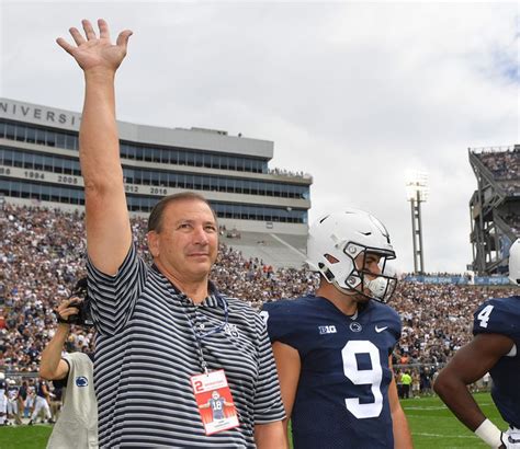 Heisman Trophy Winner, John Cappelletti, served as today’s honorary captain! 🐐🐐 #WeAre | Heisman ...