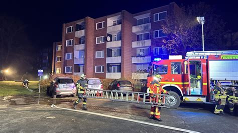 Kellerbrand Feuerwehr Evakuiert Verqualmtes Hochhaus