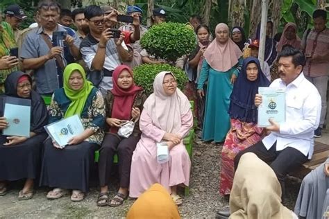 Menteri ATR BPN Bagikan Sertifikat Ke Warga Kota Santri Suara Merdeka