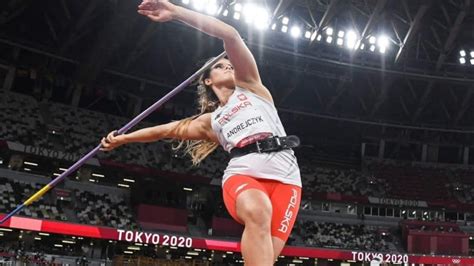 Maria Andrejczyk Ganadora De Plata En Lanzamiento De Jabalina Pone En