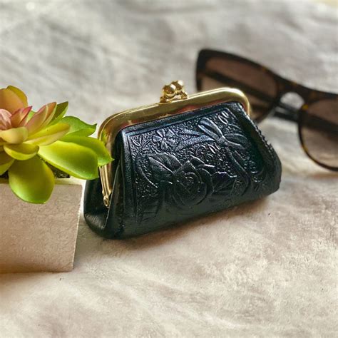 Woman Coin Purse • Leather Change Purse • Vintage Style Coin Purse