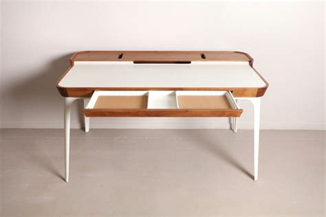 Herman Miller Airia Desk And Media Cabinet 傢俬＆家居 傢俬 桌子 Carousell