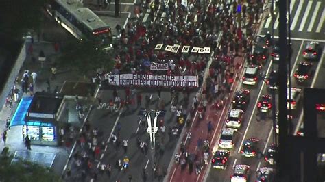 Manifestantes protestam em São Paulo e Brasília contra a PEC do teto de