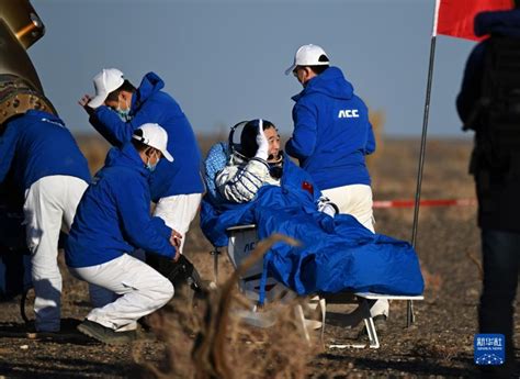 Astronautas Chinos De Shenzhou Regresan A La Tierra Sanos Y Salvos