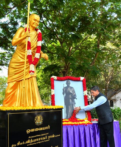 Hon'ble Governor of Tamil Nadu, paid floral tributes to the portrait of Avvaiyar at Avvaiyar ...