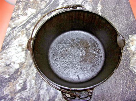 Chicago Foundry Hammered Cast Iron 10 1 4 Dutch Oven 88 Etsy