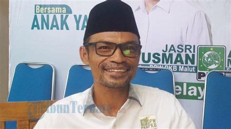 Pilgub Maluku Utara Aliong Mus Dan Ahmad Hidayat Mus Berebut