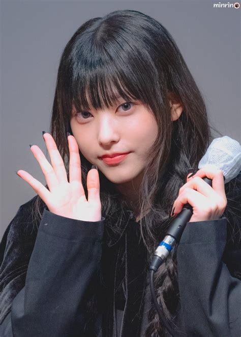 minrin  twitter portrait poses poses   cat