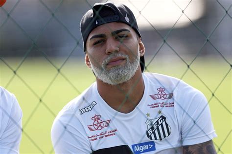 Gabigol está na mira do futebol alemão mas Barça tem preferência de