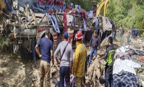 Autobús cae a barranco en Oaxaca 26 muertos José Cárdenas