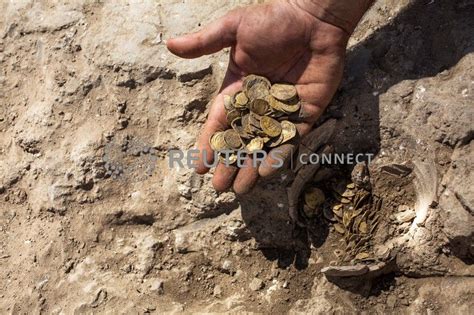 Trove Of 1 000 Year Old Gold Coins Unearthed In Israel The Fiji Times