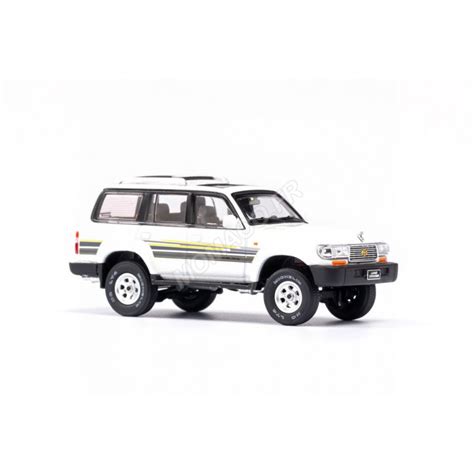 Miniature Toyota Land Cruiser J Blanc Keng Fai Toys