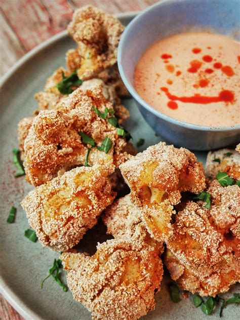 Knusprige Blumenkohl Wings Mit Veganem Srirachadip Barsista