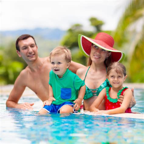 Tạo Dáng Chụp Bikini Hồ Bơi Tạo Nên Những Bức Ảnh Nổi Bật Isla Vista by iBasic