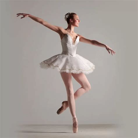 perbedaan kostum balet setiap era  point ballet school sekolah