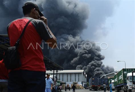 kebakaran pabrik pengolahan minyak sawit antara foto