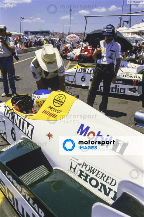 Keke Rosberg Williams Fw Honda Sits In The Pits Engineer Frank