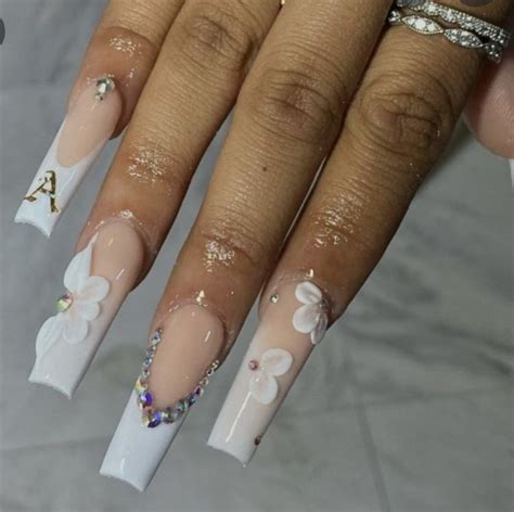 Pin by Yeimy García López on Guardado rápido Nail with initial