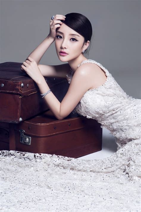 Chinese Actress Li Xiaolu Covers Darizi Wedding Dress 2013 Wedding