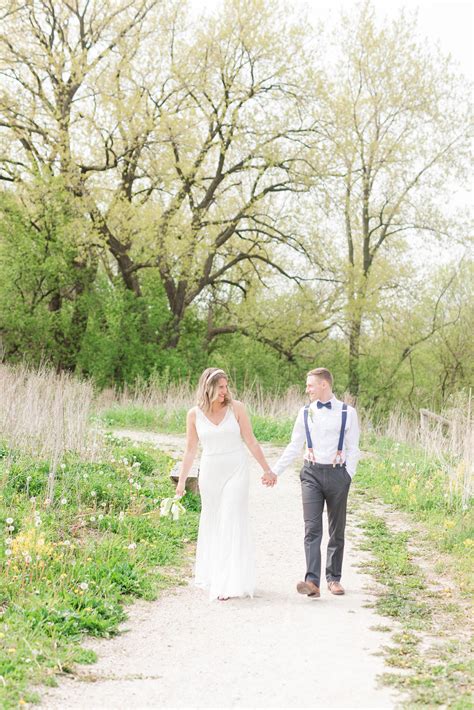 A Joyful And Intimate Elopement In Wisconsin Photographed By