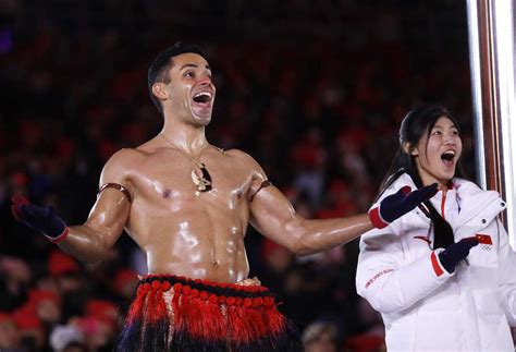 閉会式でも裸の上半身を披露したトンガのピタ・タウファトフア（ap） ― スポニチ Sponichi Annex スポーツ