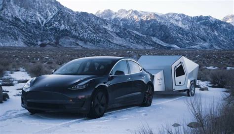 Tesla Model 3 Lr Mit Aerodynamischem Anhänger 390 Km Reichweite